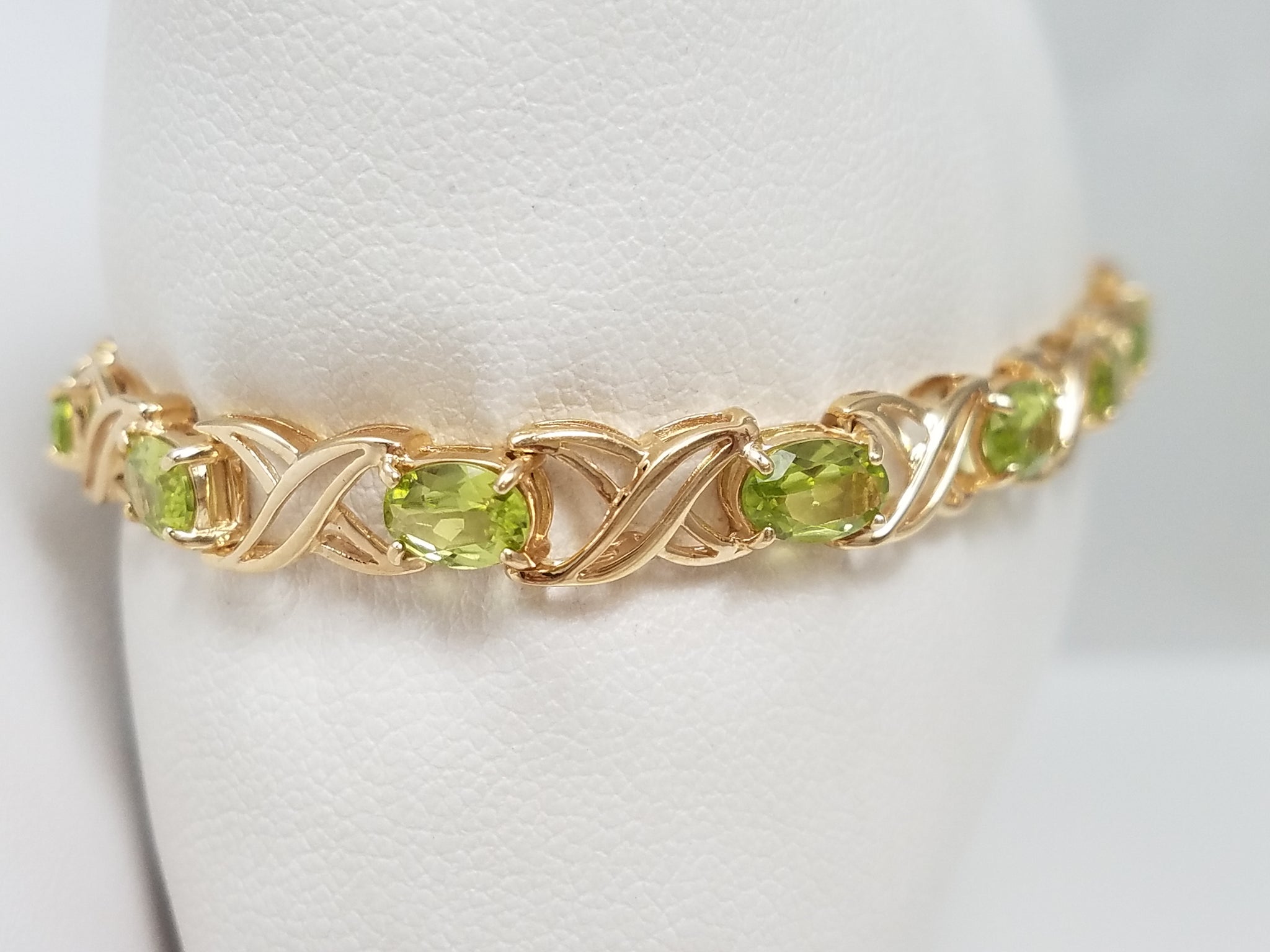 Sparkling Green 7" 10k Yellow Gold Natural Peridot Bracelet