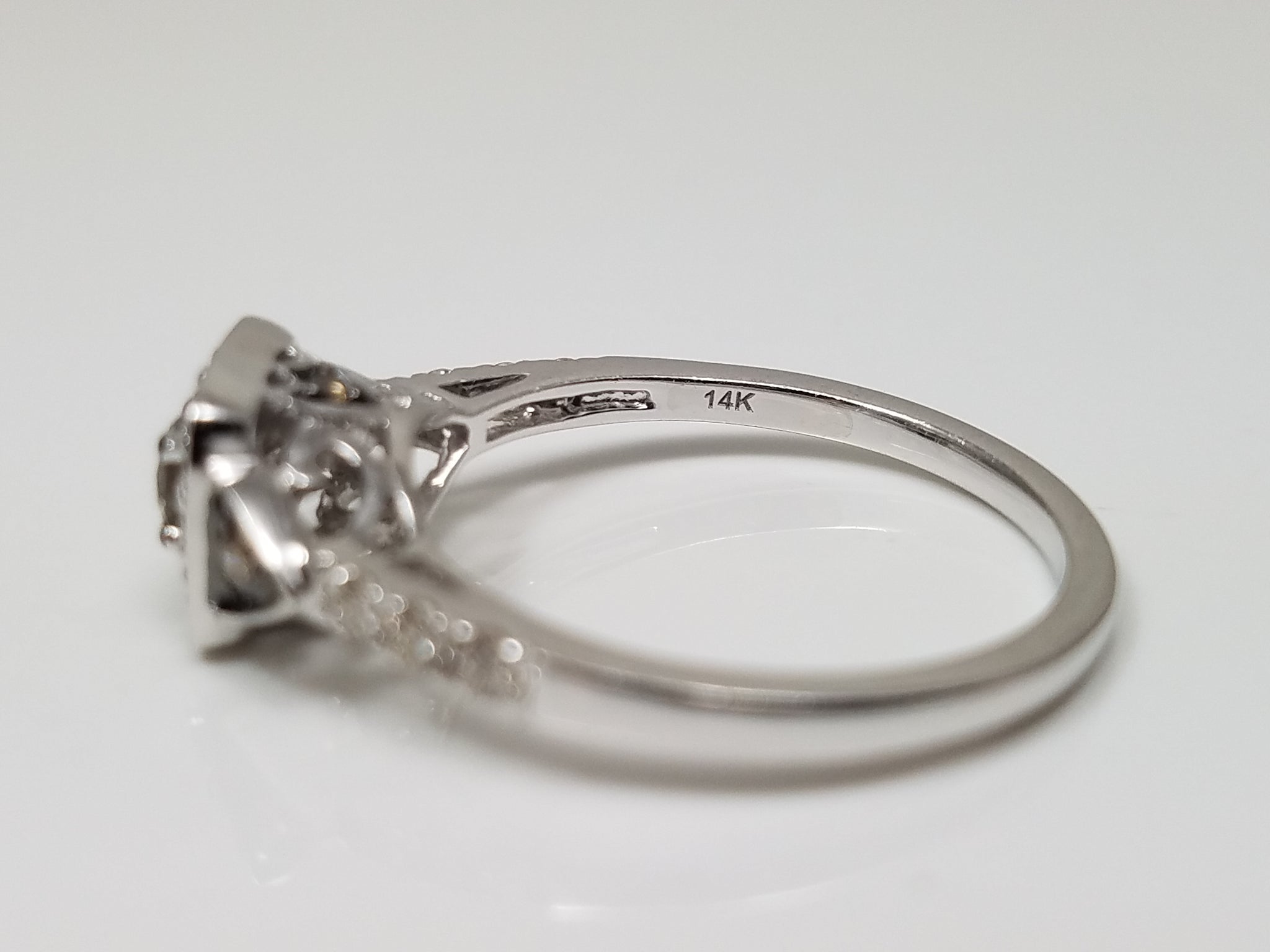 $1,500 Retail Le Vian Gleaming 14k White Gold Natural Diamond Engagement Ring