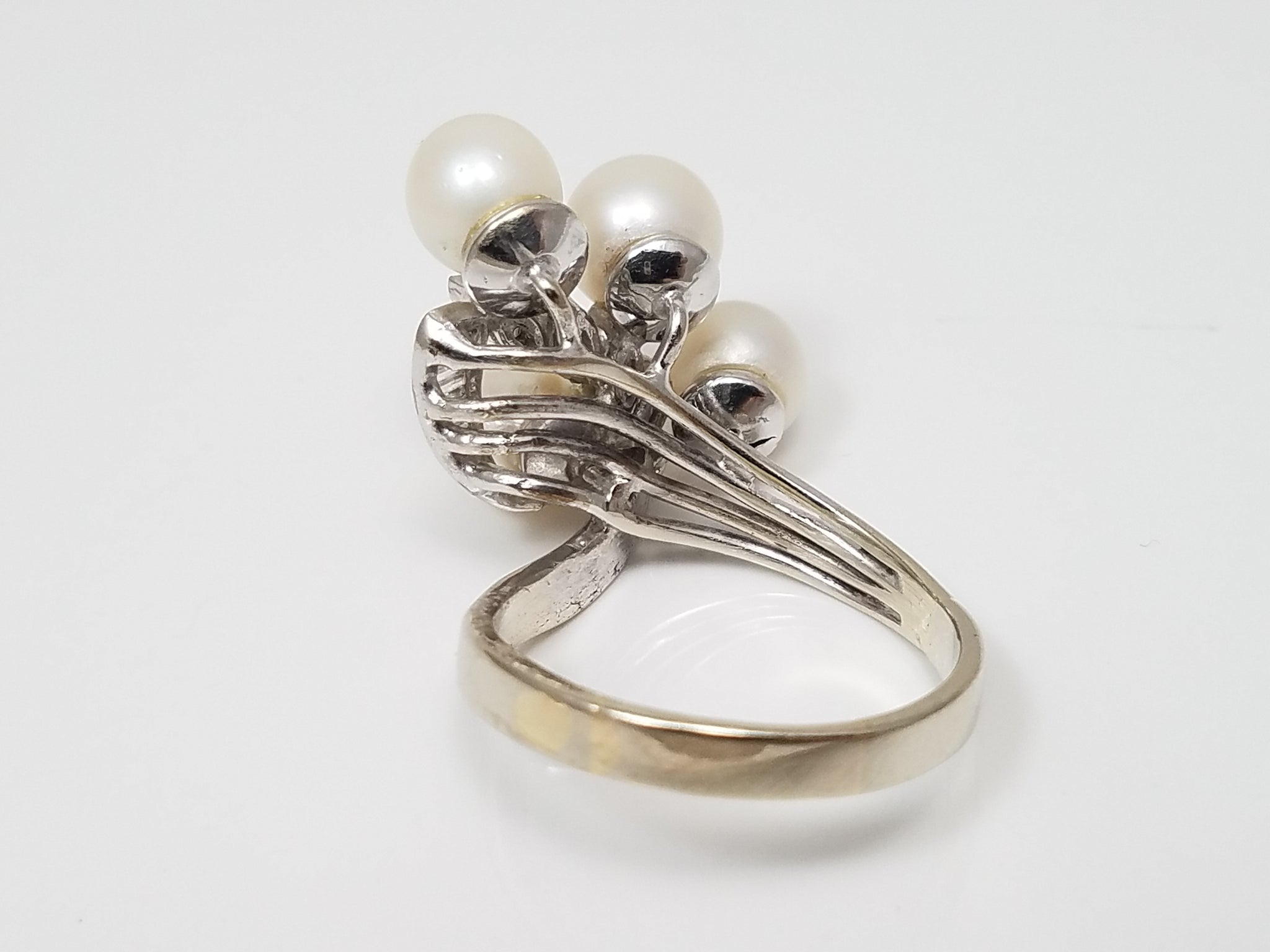 Vintage 12.5k White Gold Natural Diamond Cultured Pearl Bypass Ring