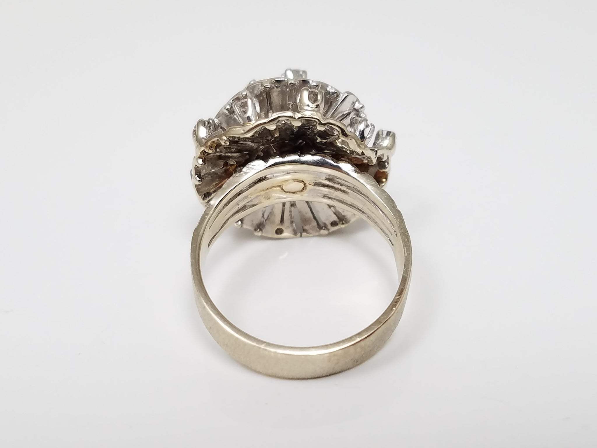 Fashionable Vintage 14k White Gold Natural Diamond Flower Ring