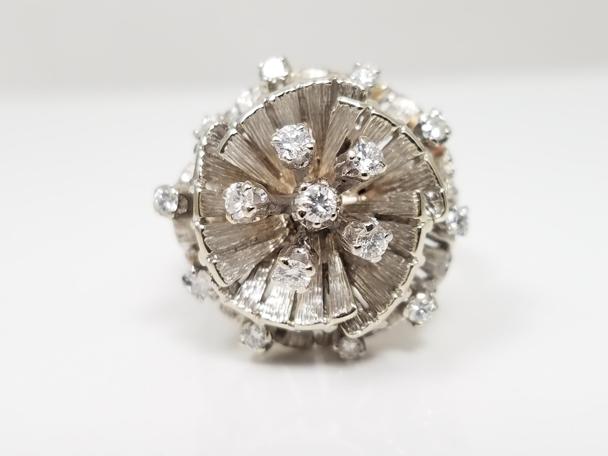 Fashionable Vintage 14k White Gold Natural Diamond Flower Ring