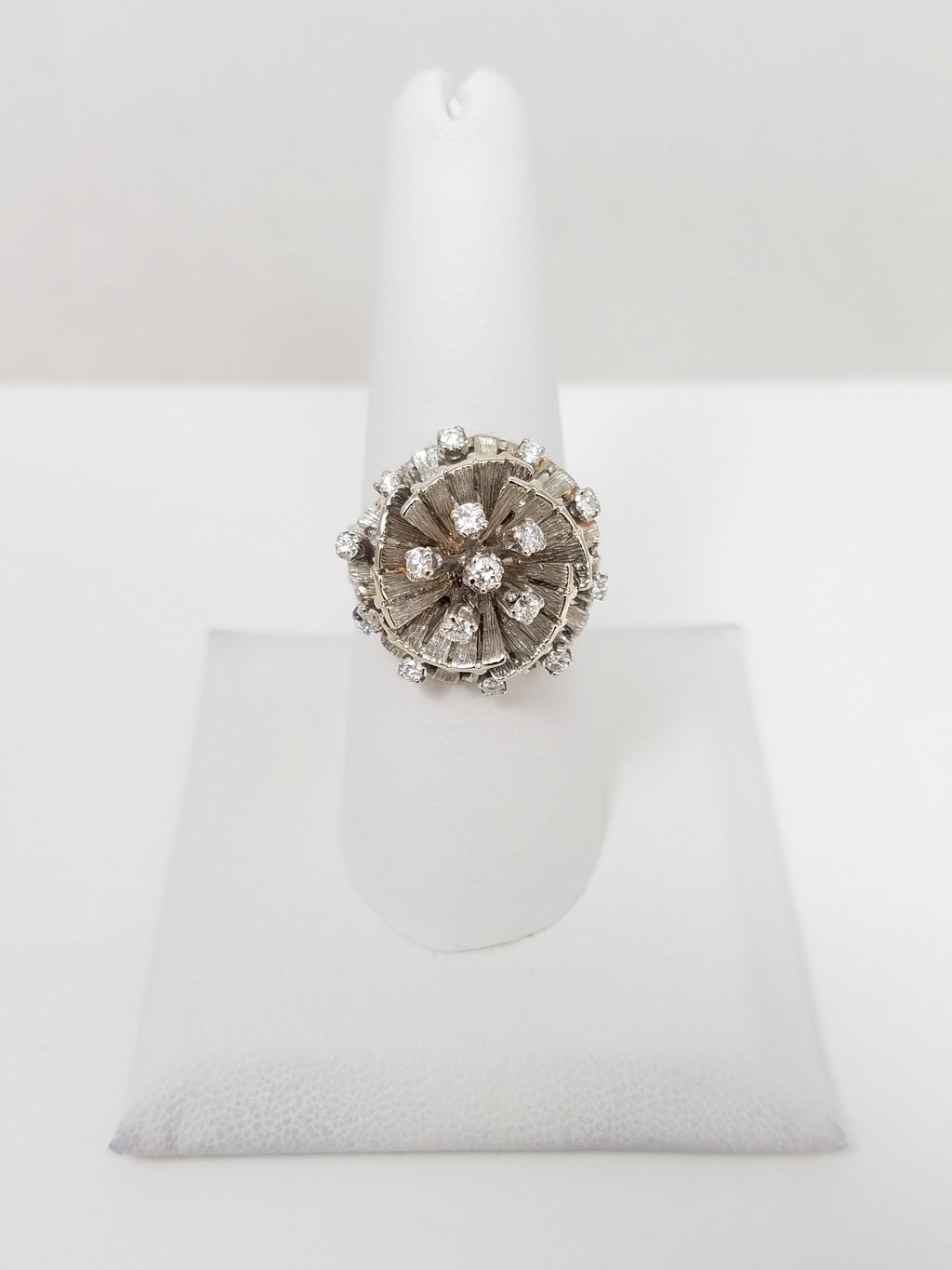 Fashionable Vintage 14k White Gold Natural Diamond Flower Ring