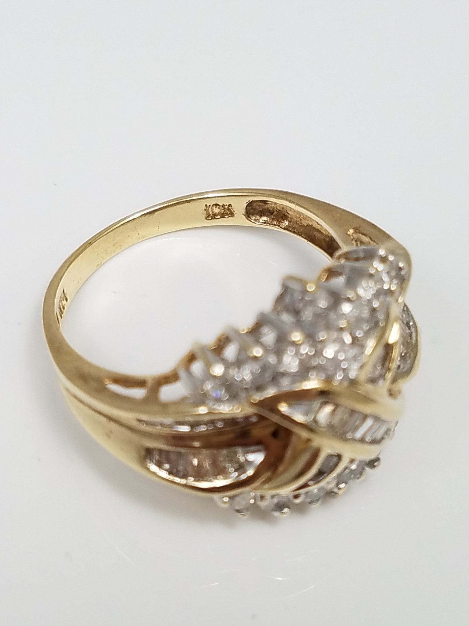 Sophisticated 10k Yellow Gold Natural Diamond Ring Band