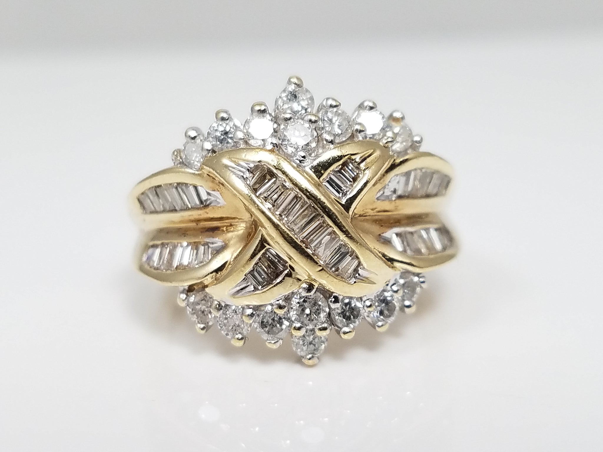 Sophisticated 10k Yellow Gold Natural Diamond Ring Band