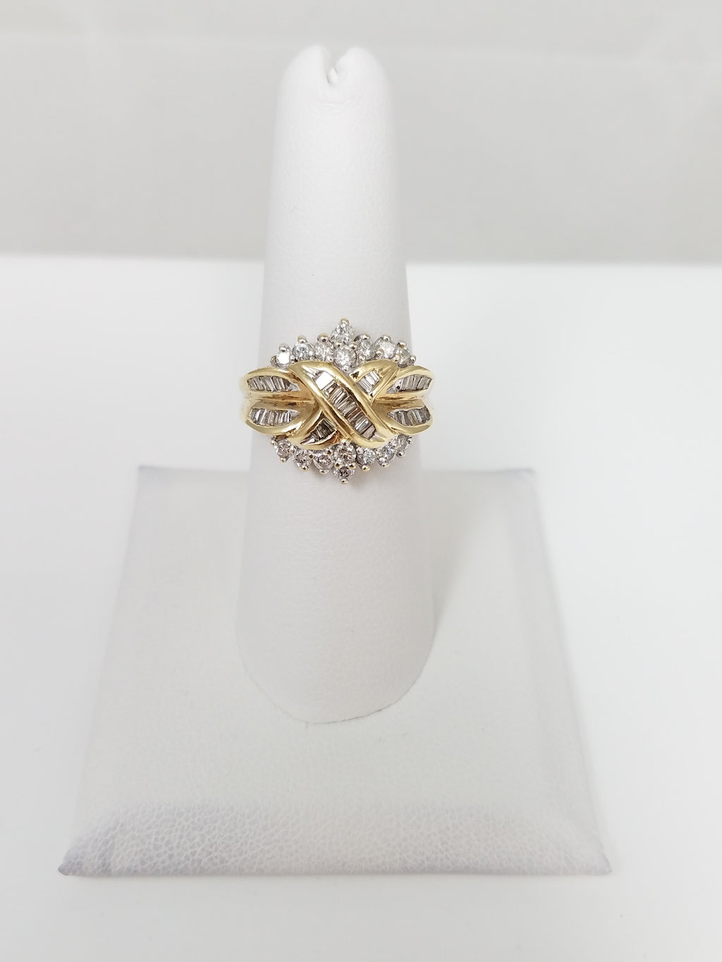 Sophisticated 10k Yellow Gold Natural Diamond Ring Band