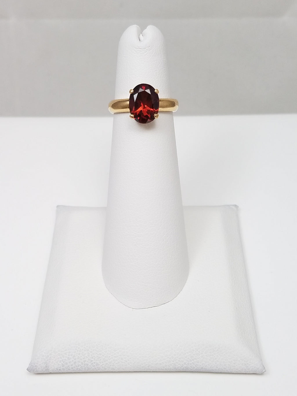 Stylish 14k Yellow Gold Natural Garnet Solitaire Ring