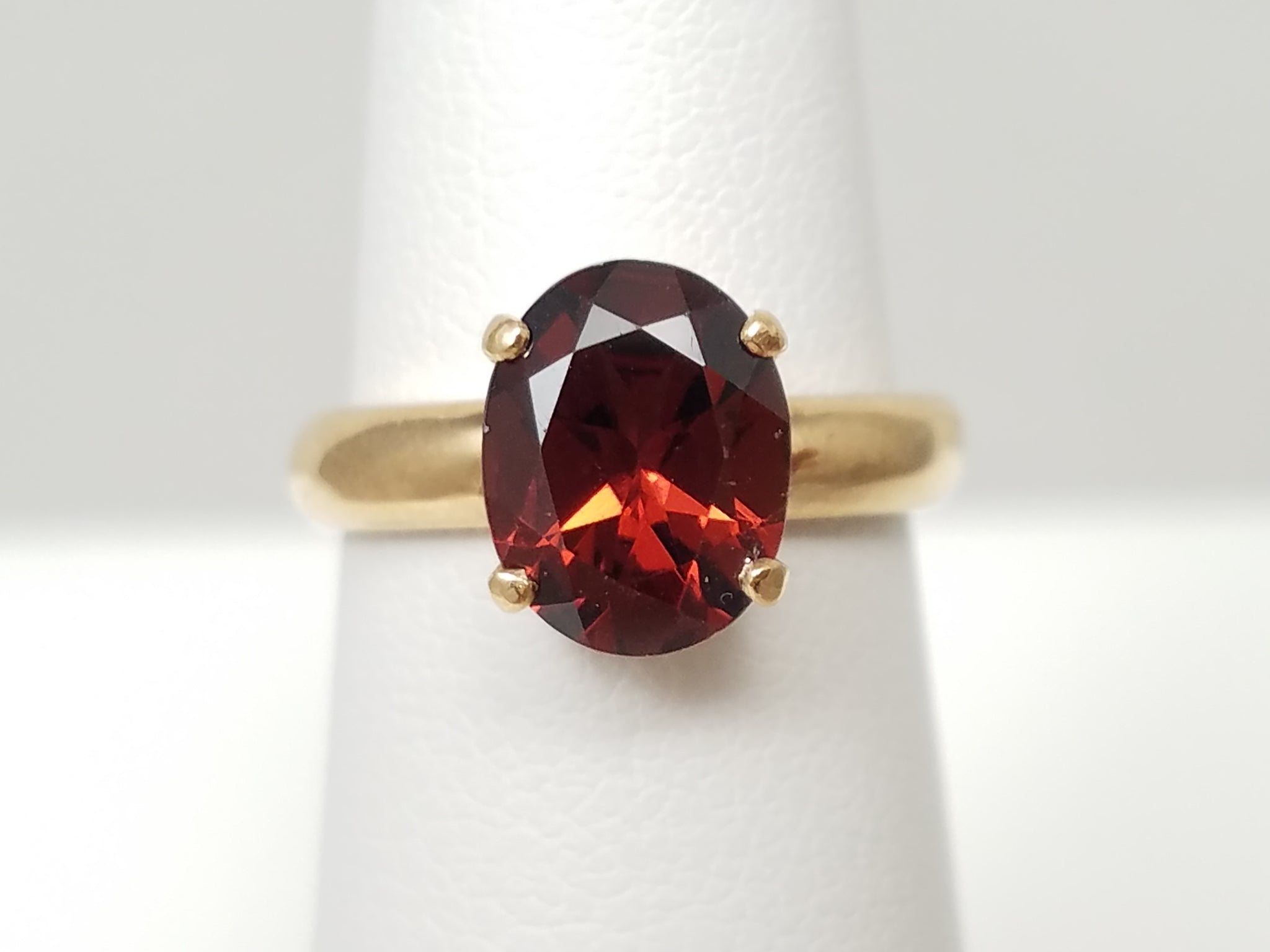 Stylish 14k Yellow Gold Natural Garnet Solitaire Ring