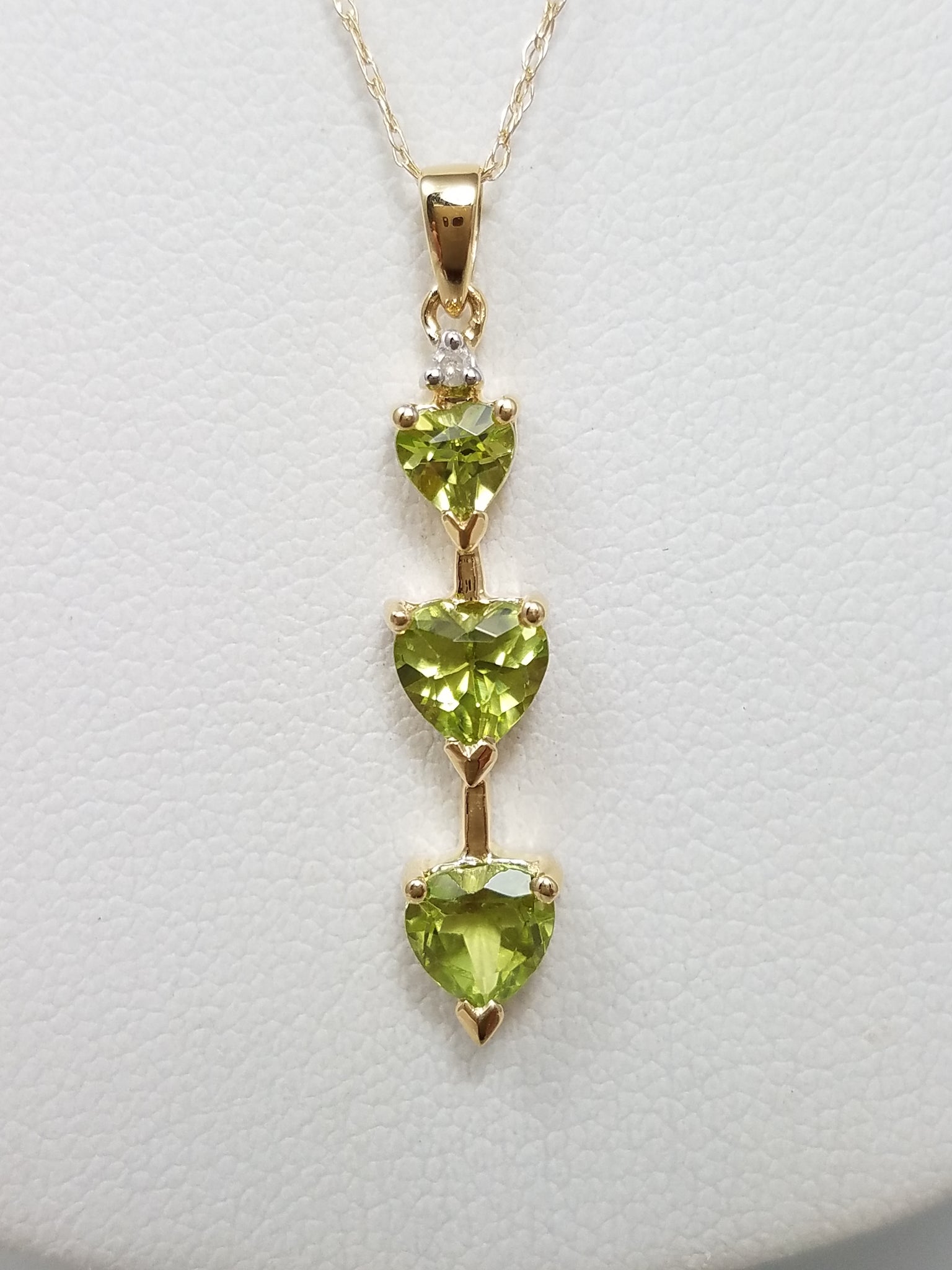 Precious 20" 14k Yellow Gold Natural Peridot Diamond Heart Pendant Necklace