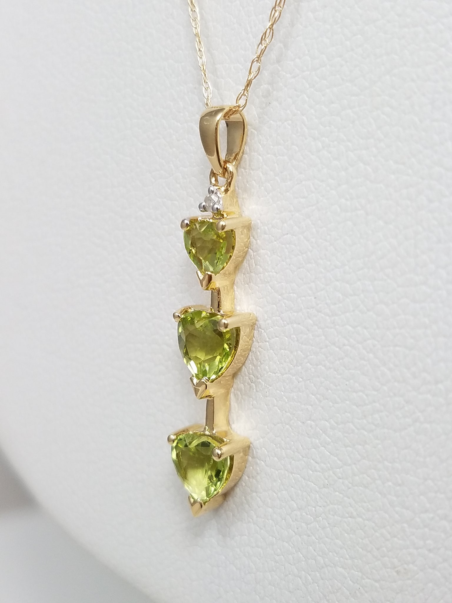 Precious 20" 14k Yellow Gold Natural Peridot Diamond Heart Pendant Necklace