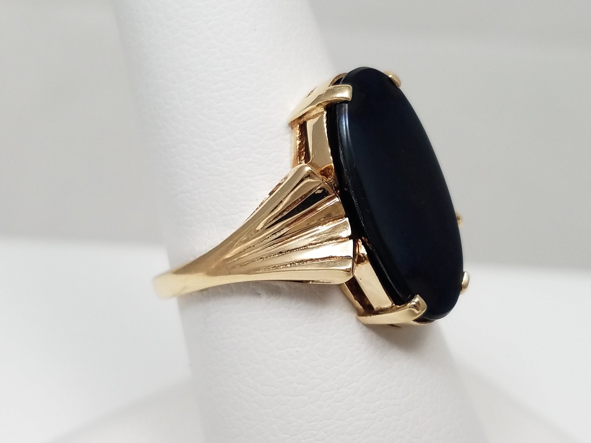 Vintage 10k Yellow Gold Black Onyx Ring