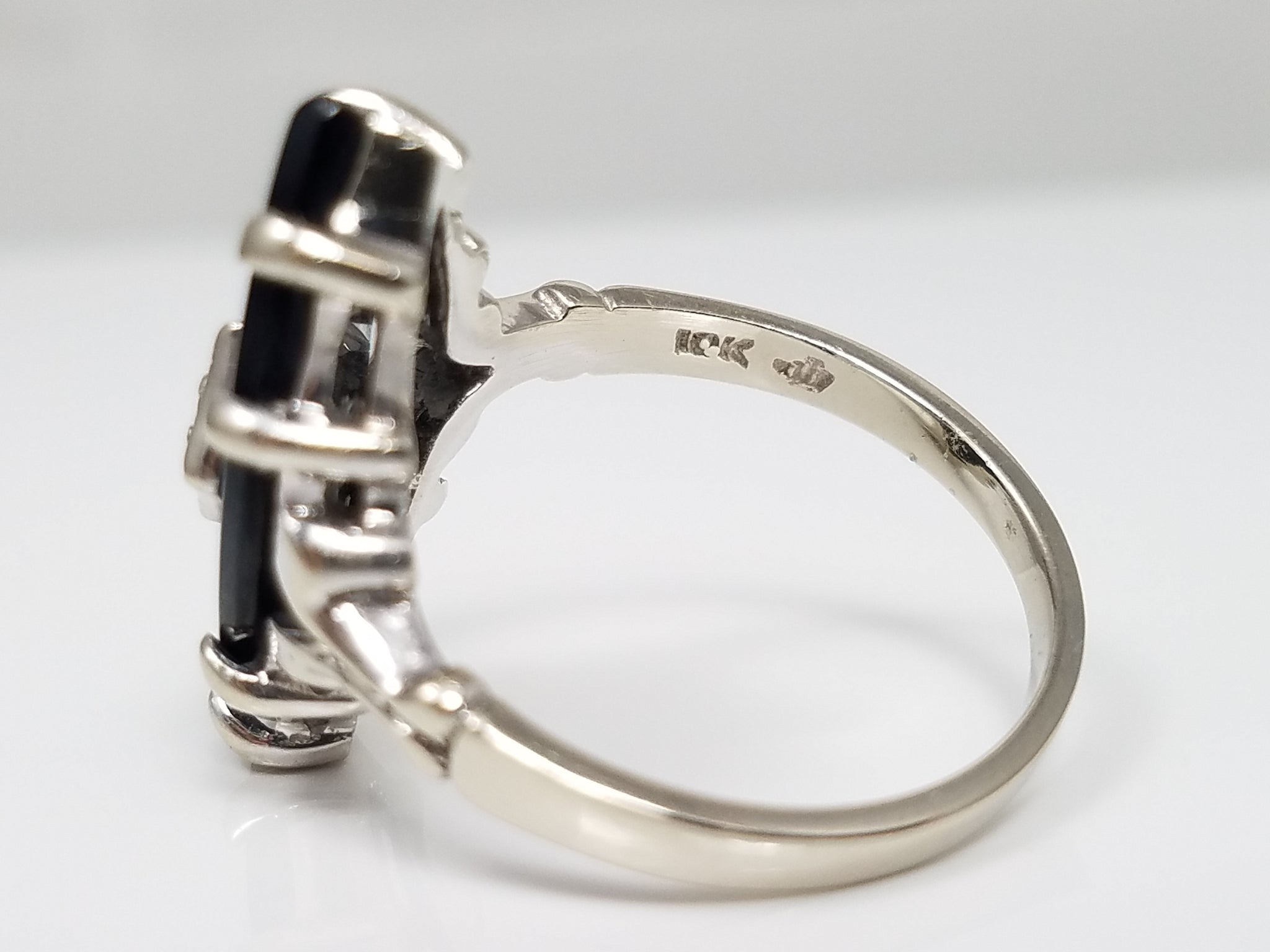 Enchanting Vintage 10k White Gold Natural Onyx Diamond Ring