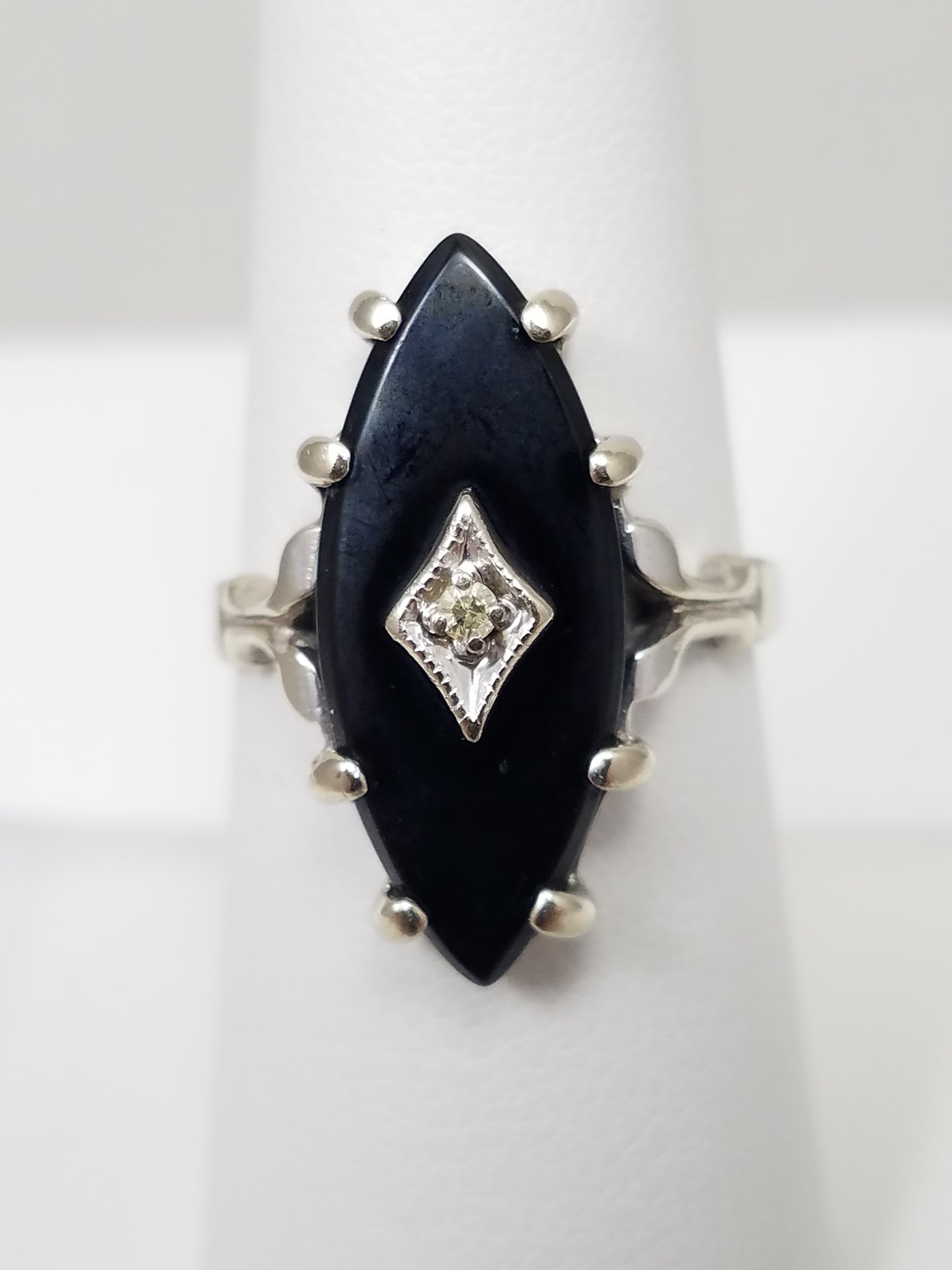 Enchanting Vintage 10k White Gold Natural Onyx Diamond Ring
