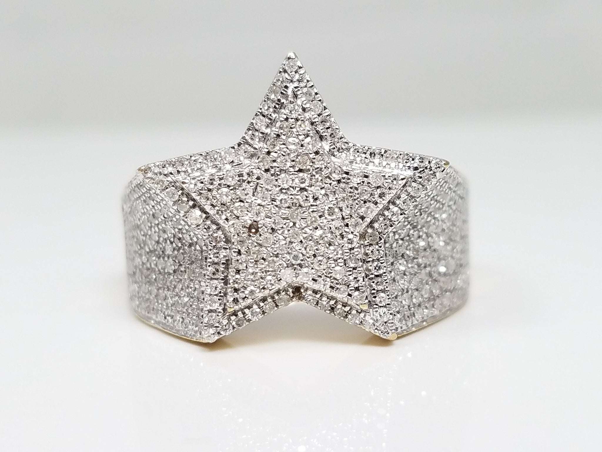 Shining Star! 10k Gold Natural Diamond Ring
