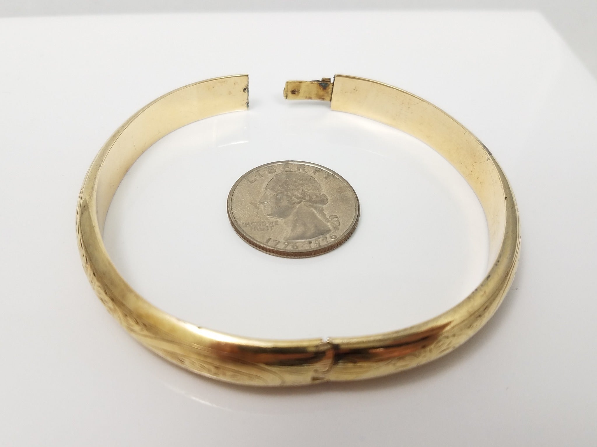 Vintage 14k Yellow Gold Hinged Bangle Bracelet