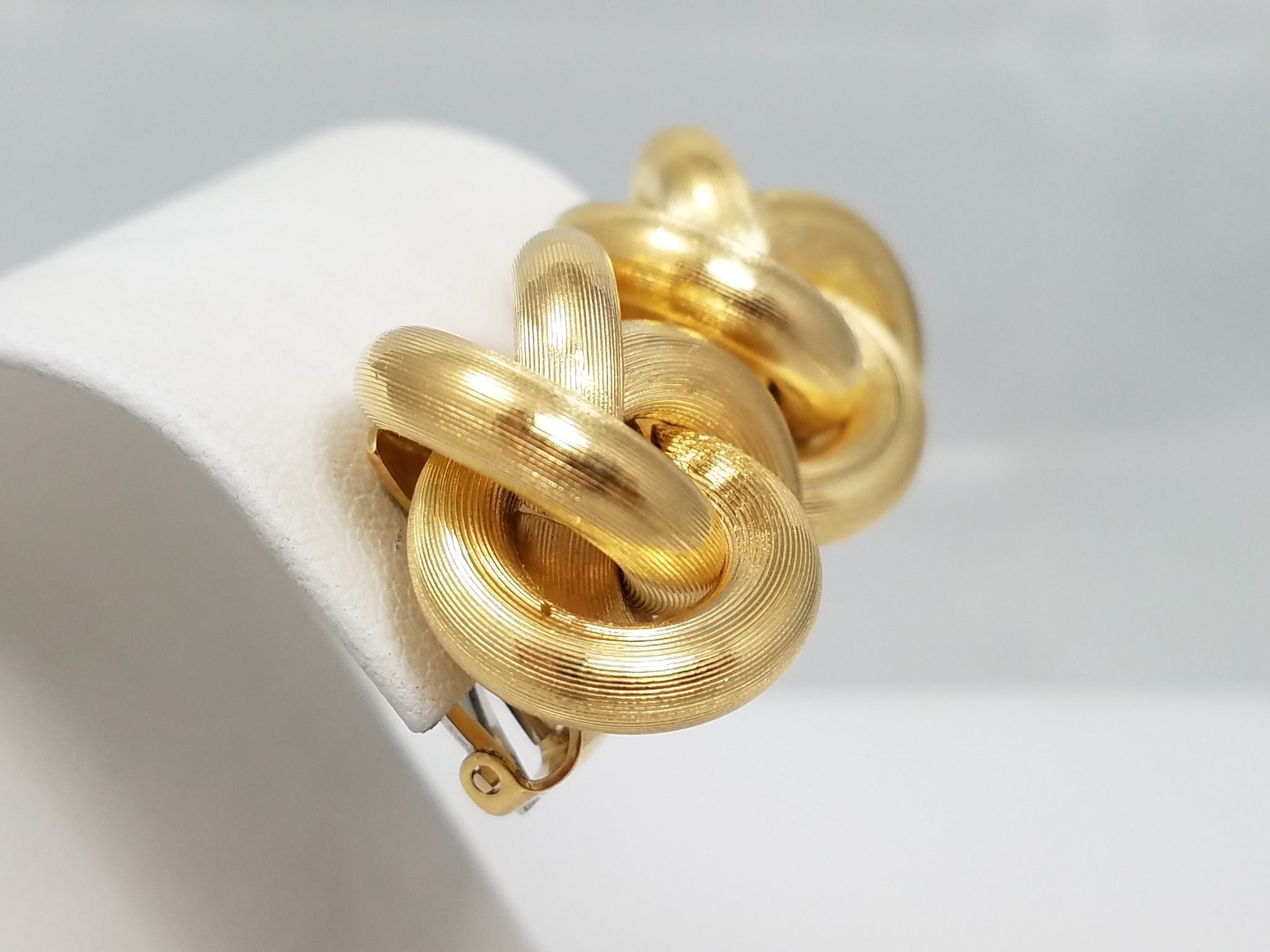 Regal Large 18k Hollow Yellow Gold Love Knot Earrings Italy