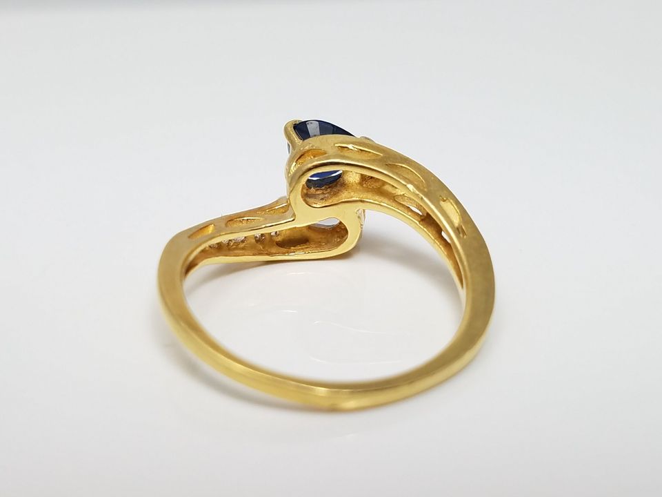 Enchanting 18k Yellow Gold Cubic Zirconia Natural Sapphire Diamond Toi Et Moi Ring