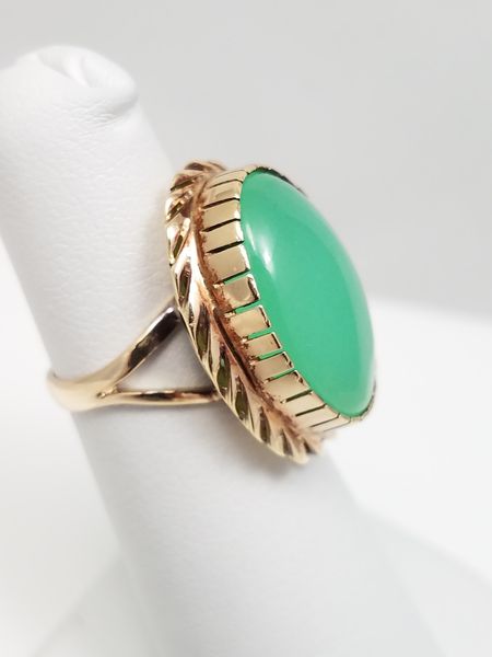 Flashy Vintage 14k Yellow Gold Natural Green Chalcedony Ring