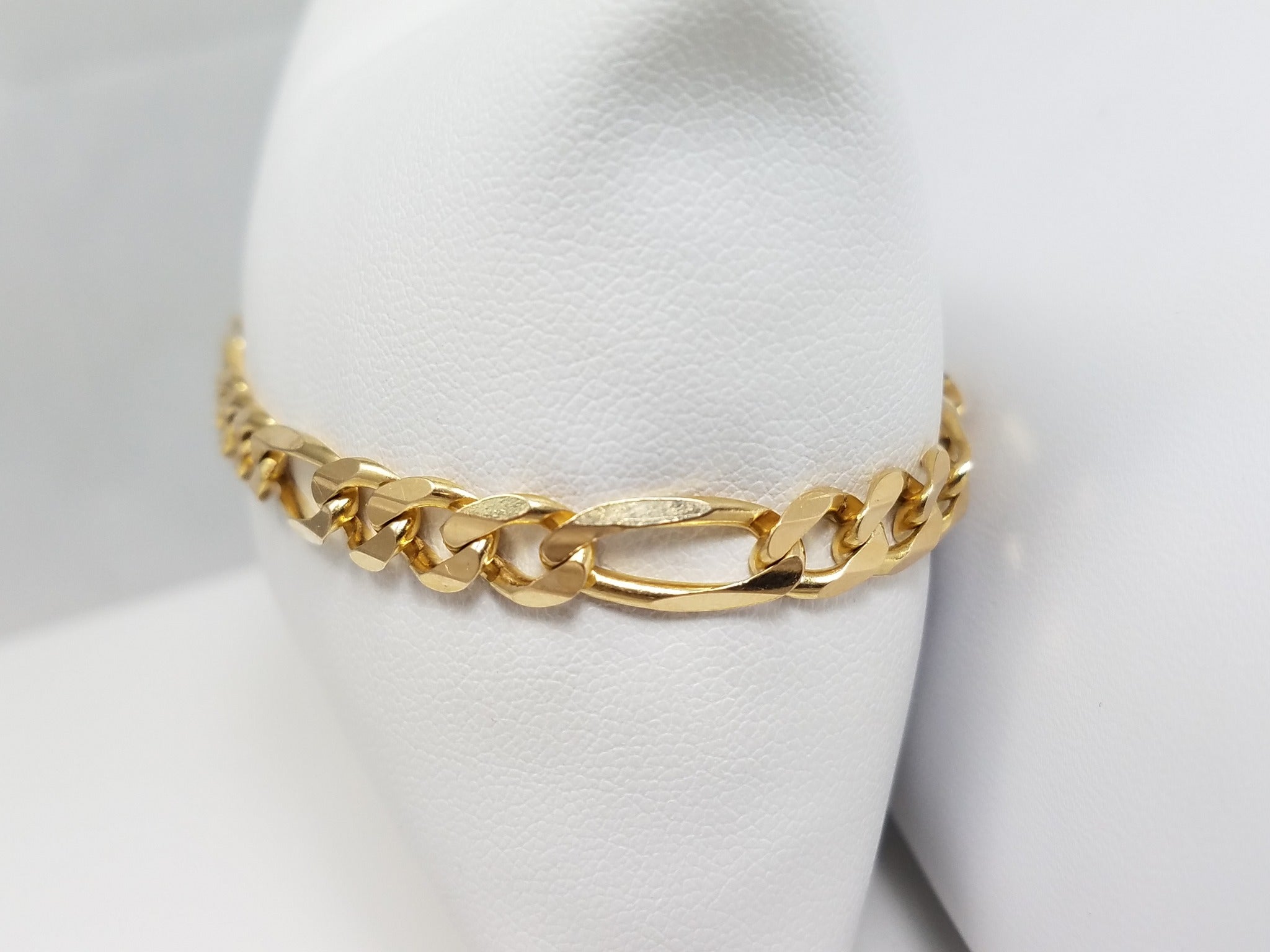 Classic 7.5" Solid 14k Yellow Gold Figaro Link Bracelet