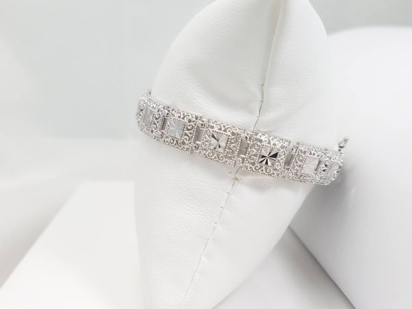 7 3/8" Shimmering 10k Gold Diamond Cut Fancy Link Bracelet