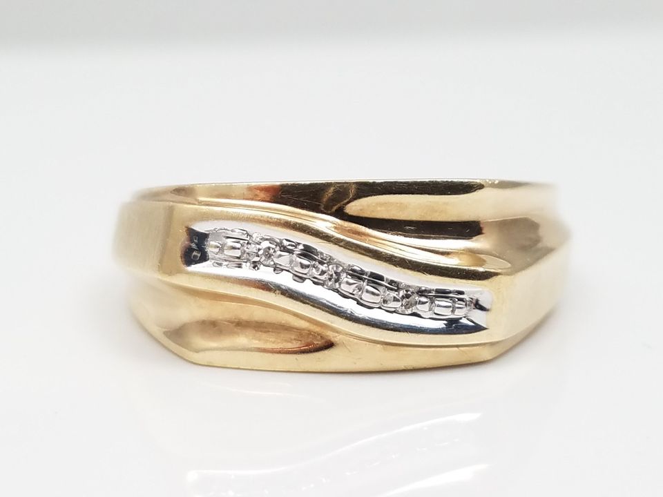 Simple 10k Yellow Gold Natural Diamond Wedding Ring Band