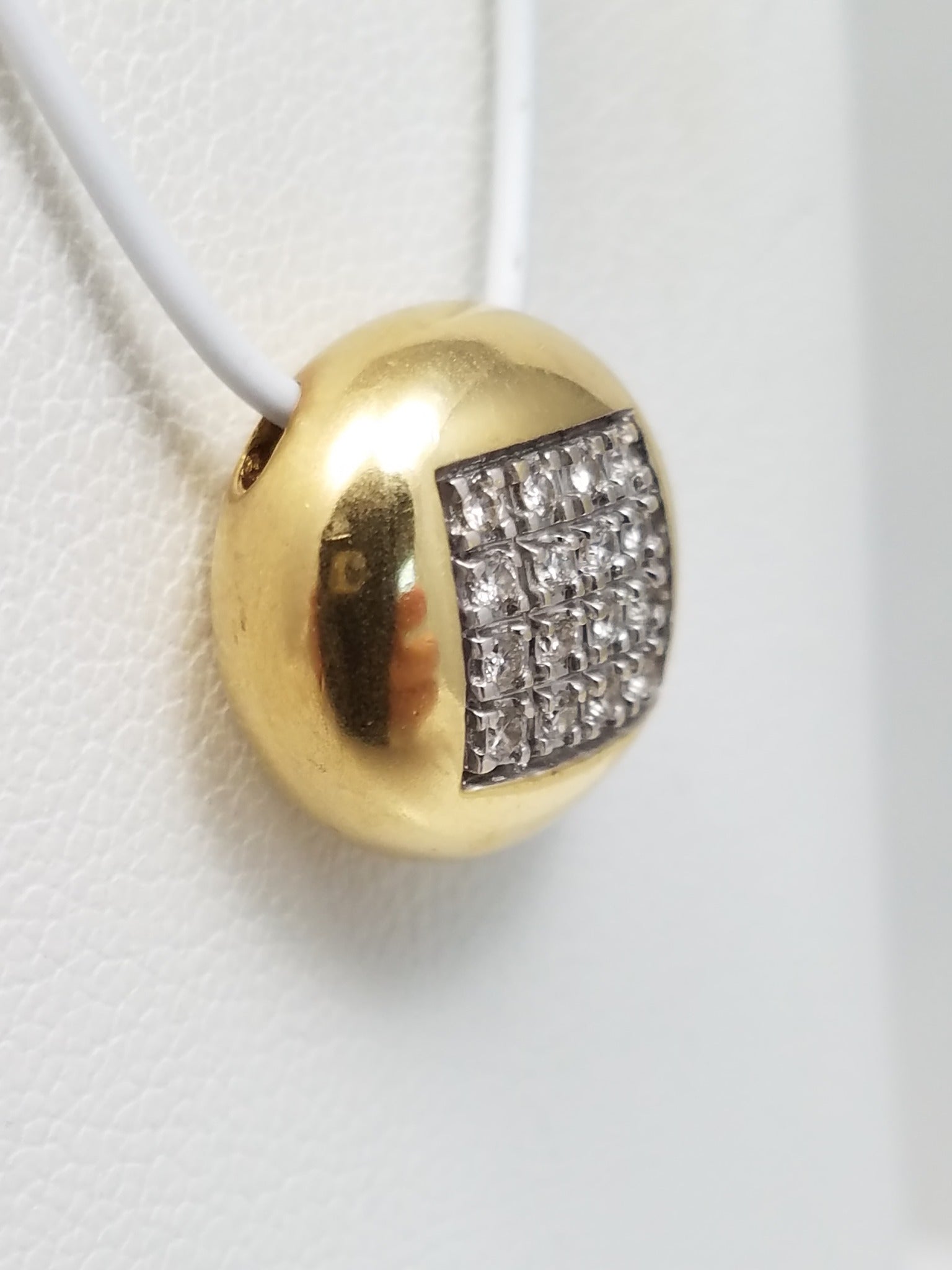 Cute 14k Yellow Gold Natural Diamond Button Pendant