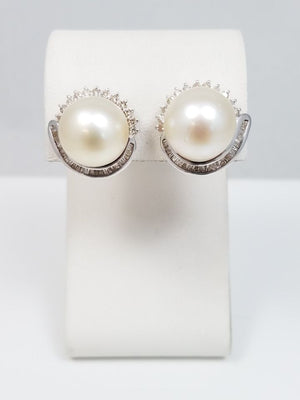 Lovely 18k Yellow Gold South Sea Cultured Pearl Natural Diamond Earrings