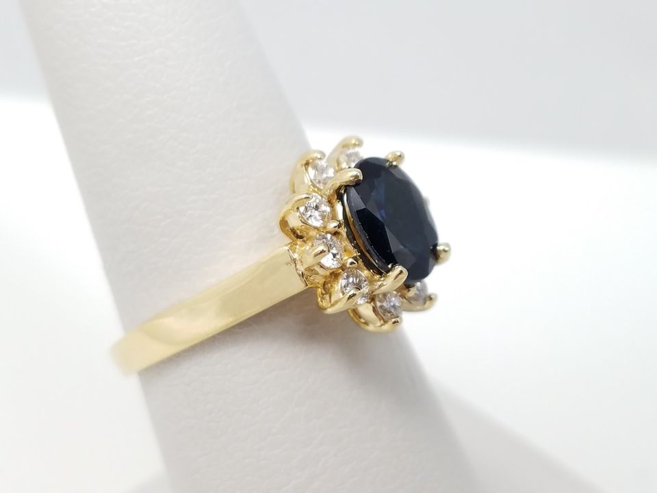 Elegant 18k White Gold Natural Sapphire Diamond Ring