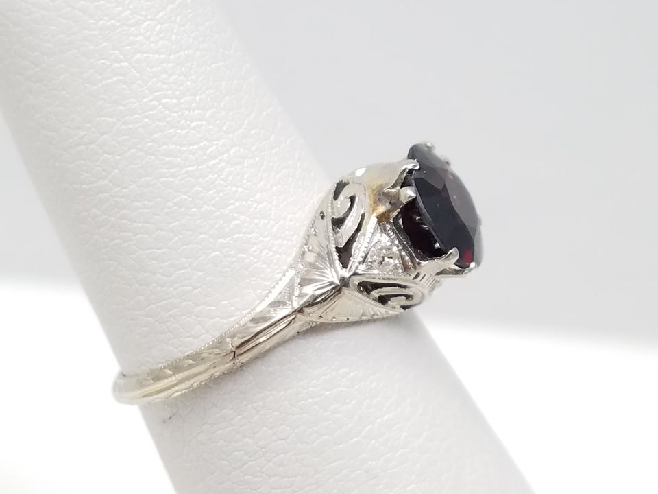 Fine 1930's Art Deco 18k White Gold Natural Garnet Diamond Ring