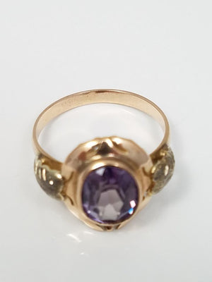 Charming Vintage 8k Yellow Gold Synthetic Gem Ring