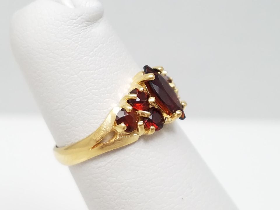 Vintage 18k Yellow Gold Natural Garnet Ring