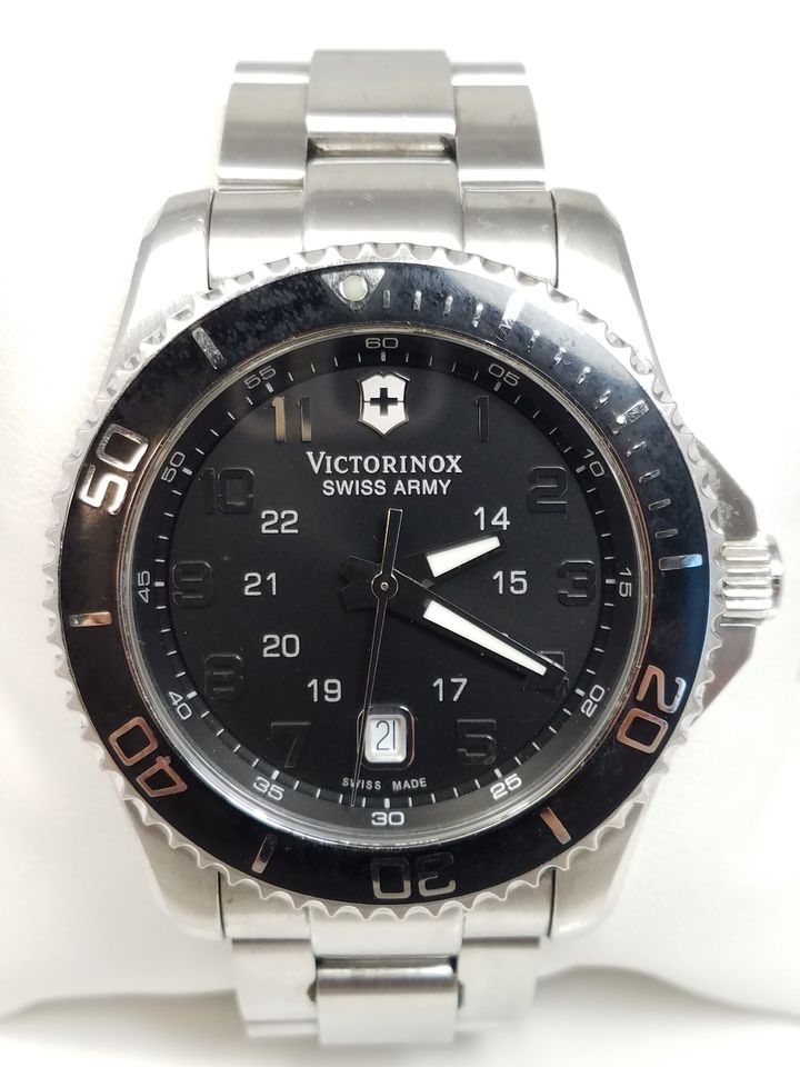 $500 Men's Stainless Steel Swiss Army Quartz Watch