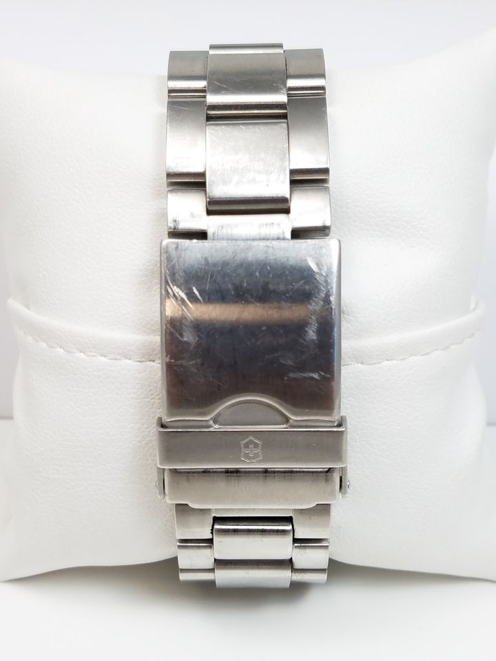 $500 Men's Stainless Steel Swiss Army Quartz Watch