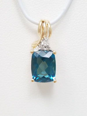 Luxurious New 10k Yellow Gold Natural Blue Topaz Diamond Pendant