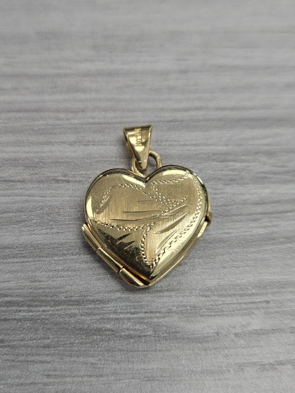 Enchanting 18k Yellow Gold Heart Locket Pendant