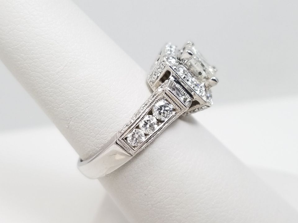 Stunning 18k White Gold Natural Diamond Engagement Ring