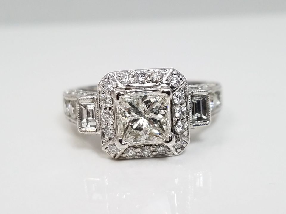 Stunning 18k White Gold Natural Diamond Engagement Ring