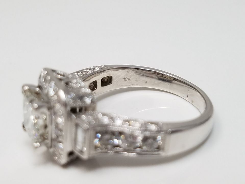 Stunning 18k White Gold Natural Diamond Engagement Ring