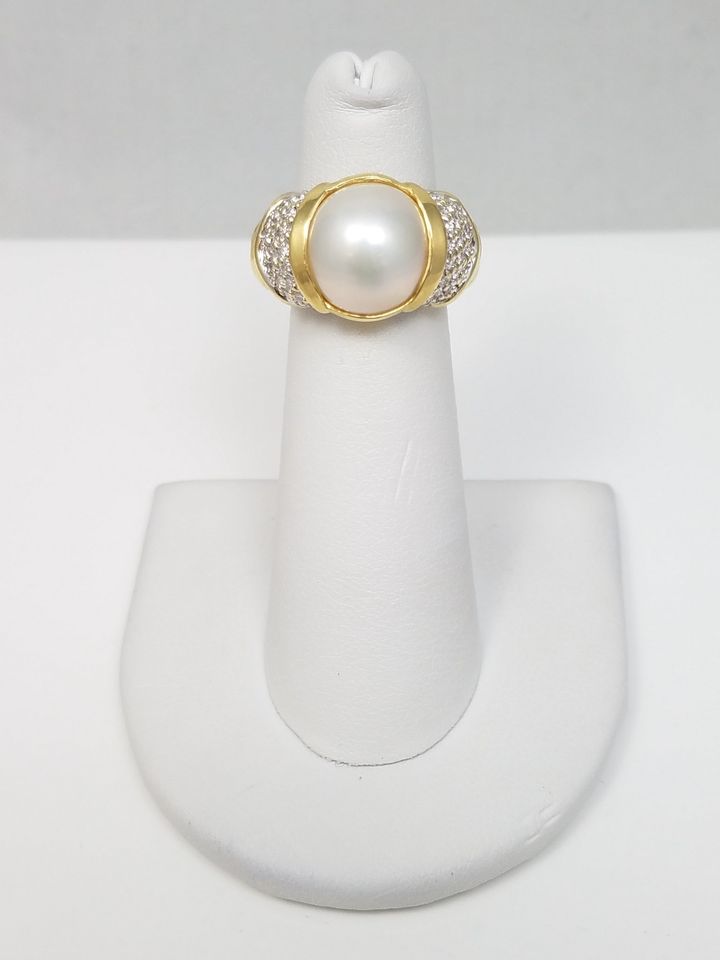 $4900 Glamorous 18k Yellow Gold Designer Mabe Pearl Natural Diamond Ring