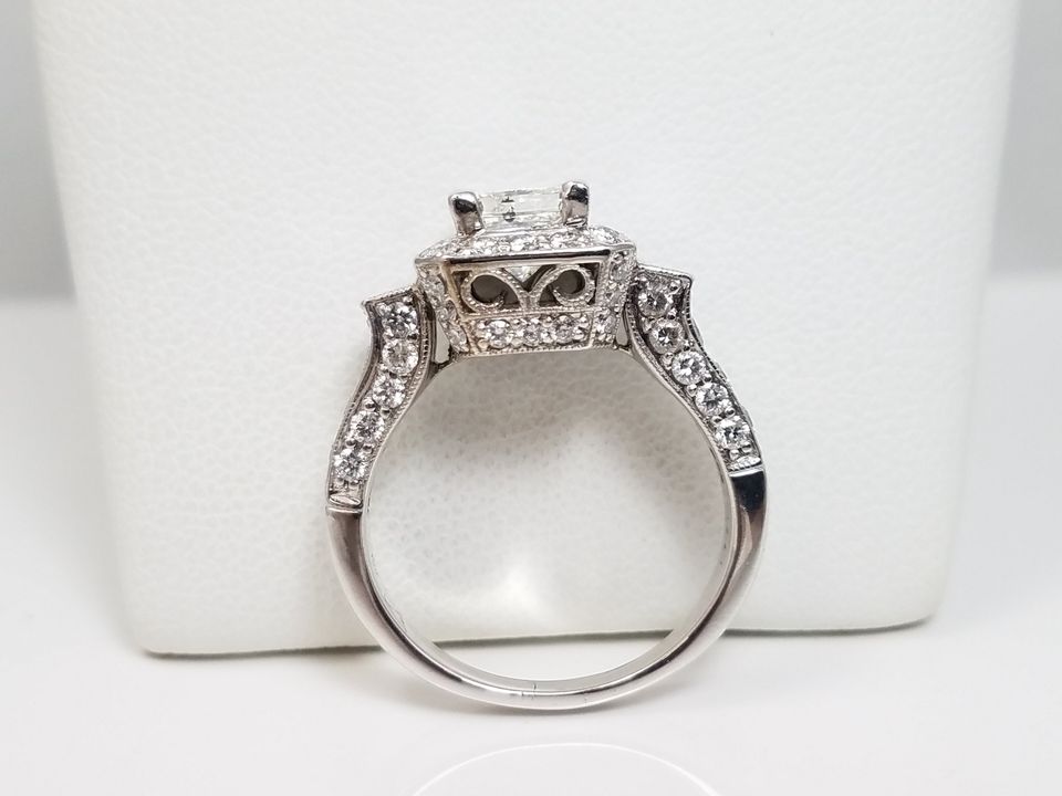 Stunning 18k White Gold Natural Diamond Engagement Ring