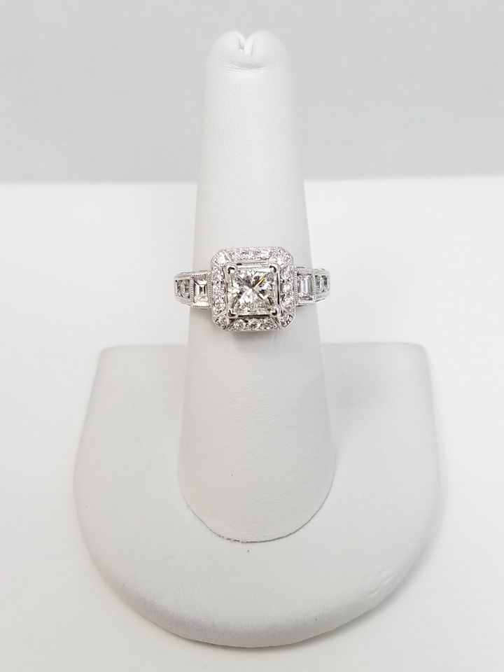 Stunning 18k White Gold Natural Diamond Engagement Ring