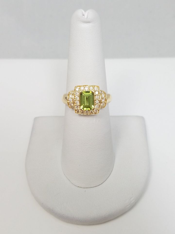 Sophisticated Designer 14k Yellow Gold Natural Peridot Diamond Ring