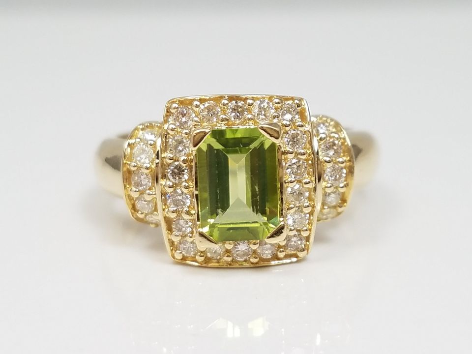 Sophisticated Designer 14k Yellow Gold Natural Peridot Diamond Ring