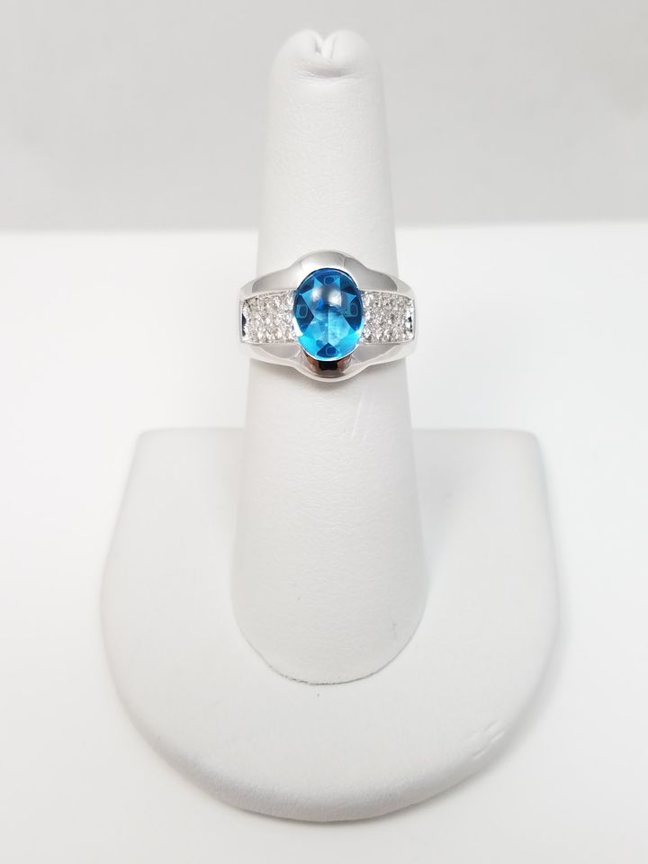 Flashy 18k White Gold Natural Blue Topaz Diamond Ring