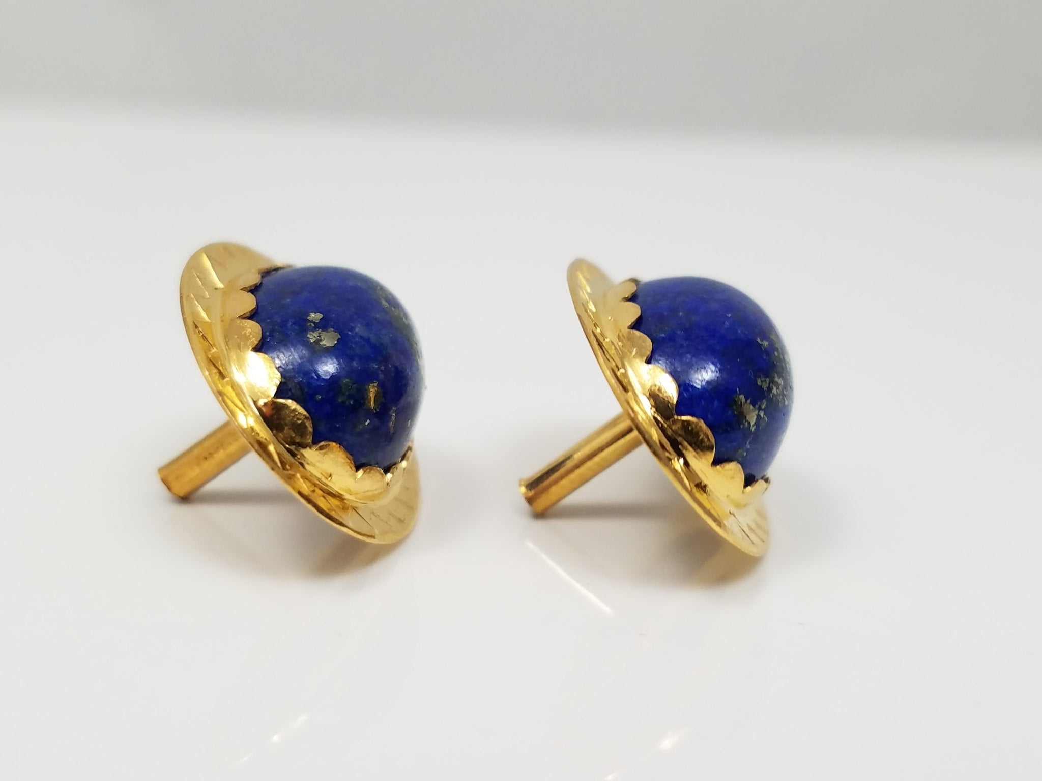 Two Vintage Ladies 19k Yellow Gold Natural Lapis Custom Buttons