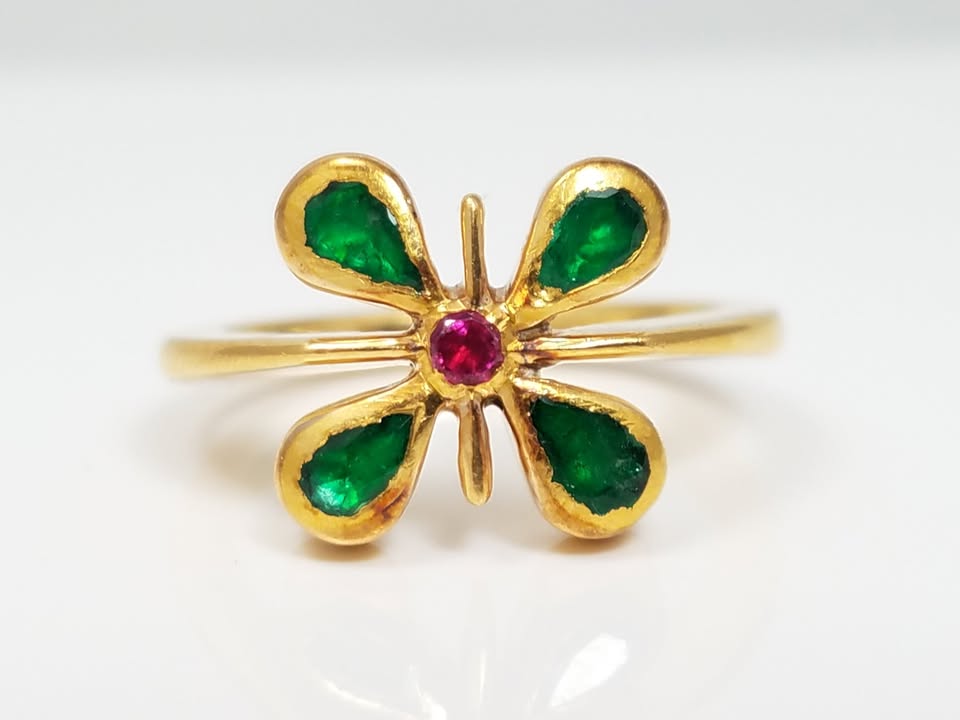 Cute 20k Yellow Gold Emerald & Ruby Flower Ring