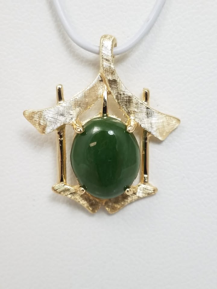 Cool Vintage 14k Yellow Gold Natural Nephrite Jade Pendant