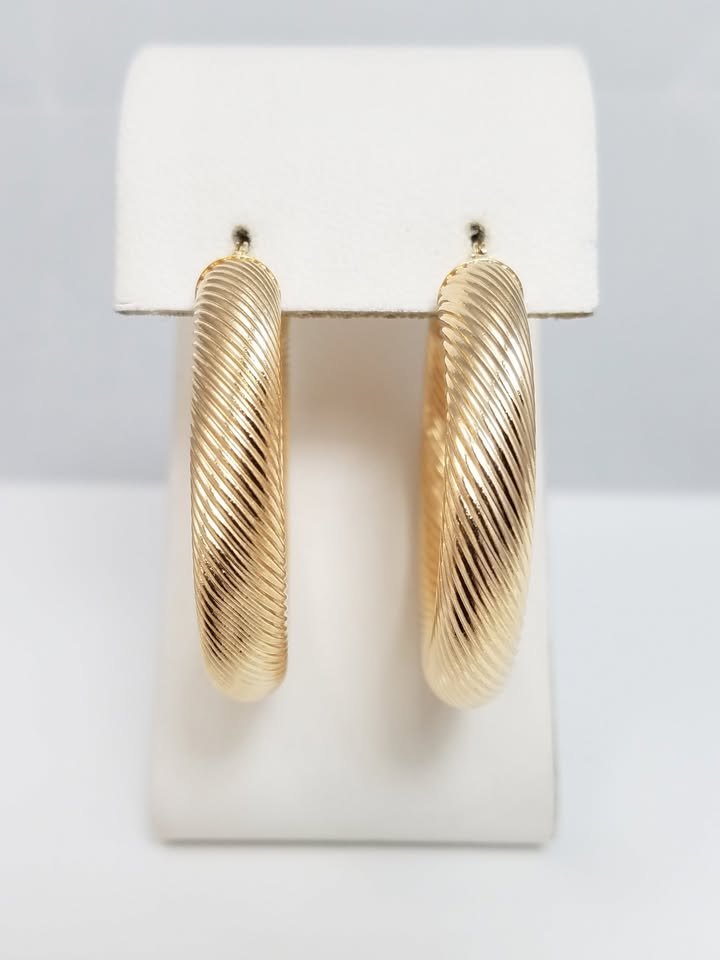 Sophisticated 14k Yellow Gold Ribbed Hollow Hoop Earrings