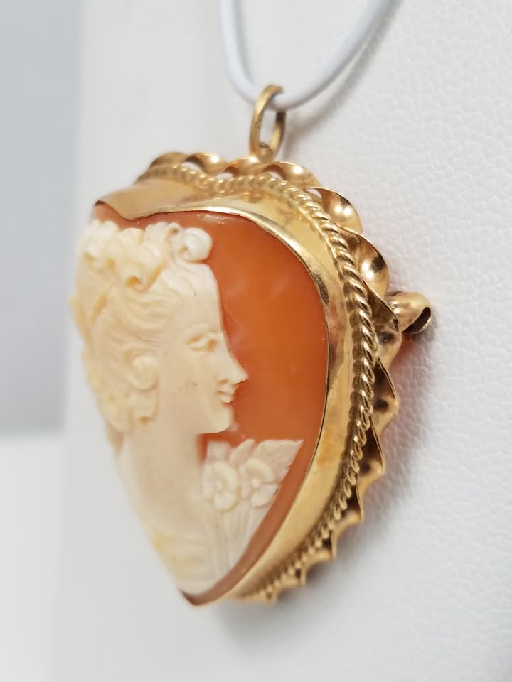 Vintage 14k Yellow Gold Shell Cameo Heart Pendant/Brooch