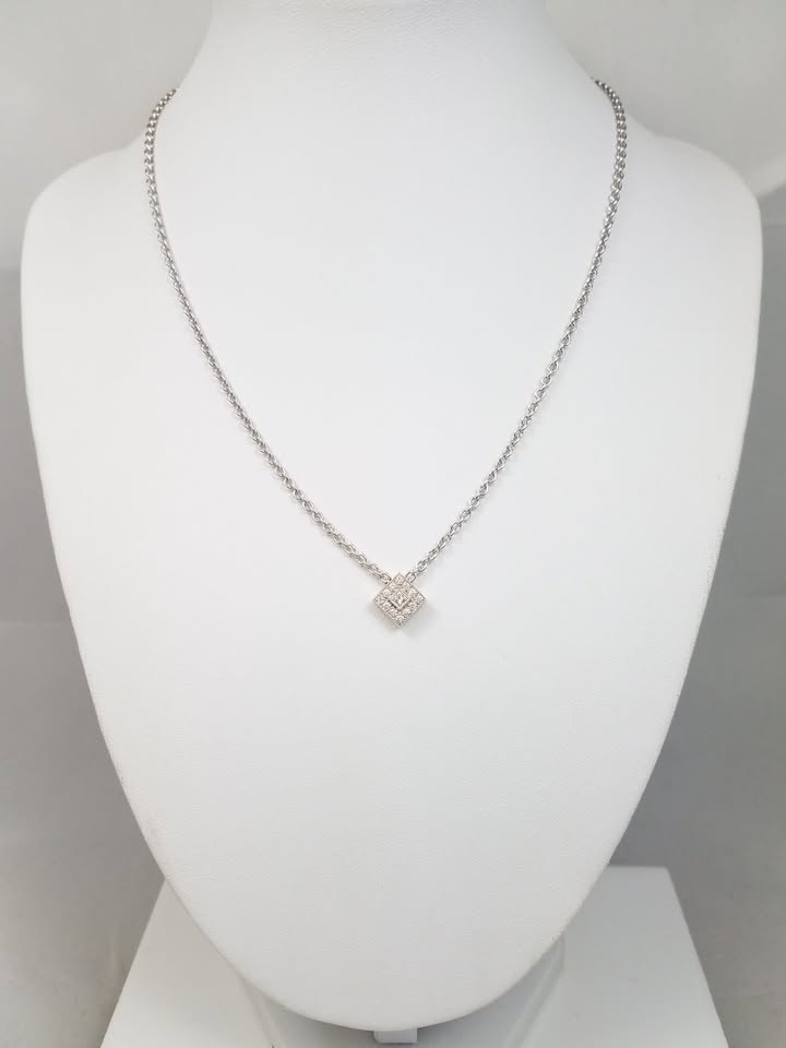 Sensational 18k White Gold Diamond Pendant Necklace