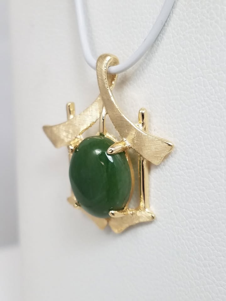 Cool Vintage 14k Yellow Gold Natural Nephrite Jade Pendant